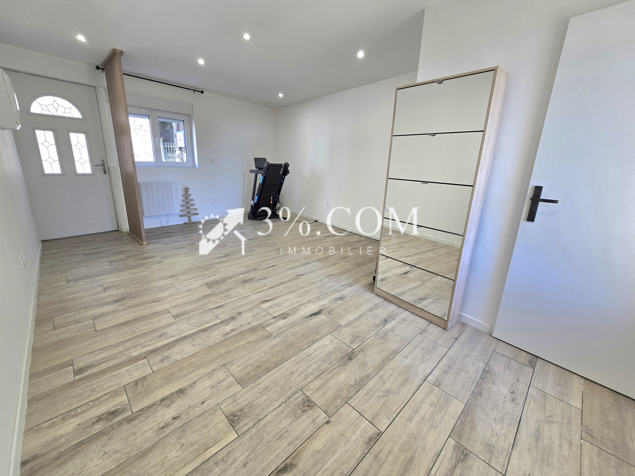 Maison en pierre rénovée de 85m2 avec petit jardin